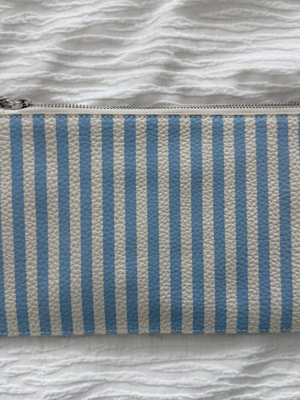 💙 Lacoste Blue & White Striped Leather Clutch / Wristlet / Pouch NWT - Picture 3 of 5